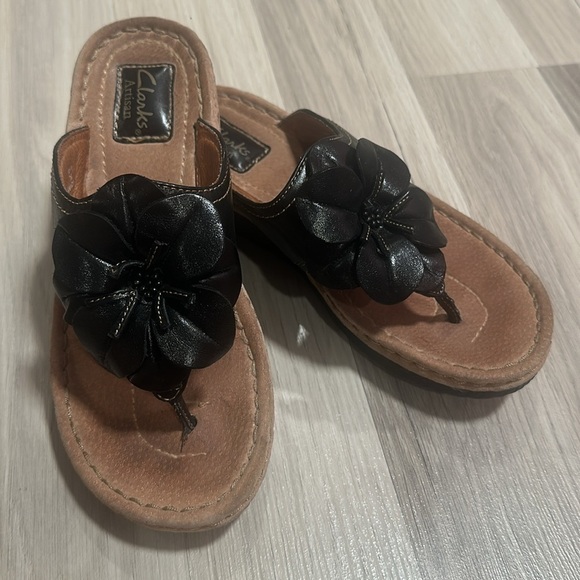 Clarks Artisan Latin Samba Black Leather Flower Sz 7.5 Medium - Picture 1 of 6